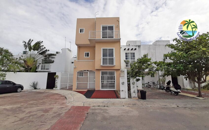 Venta de Casa en Cancún, 3 Recámaras + Estudio, en Polígono Sur
